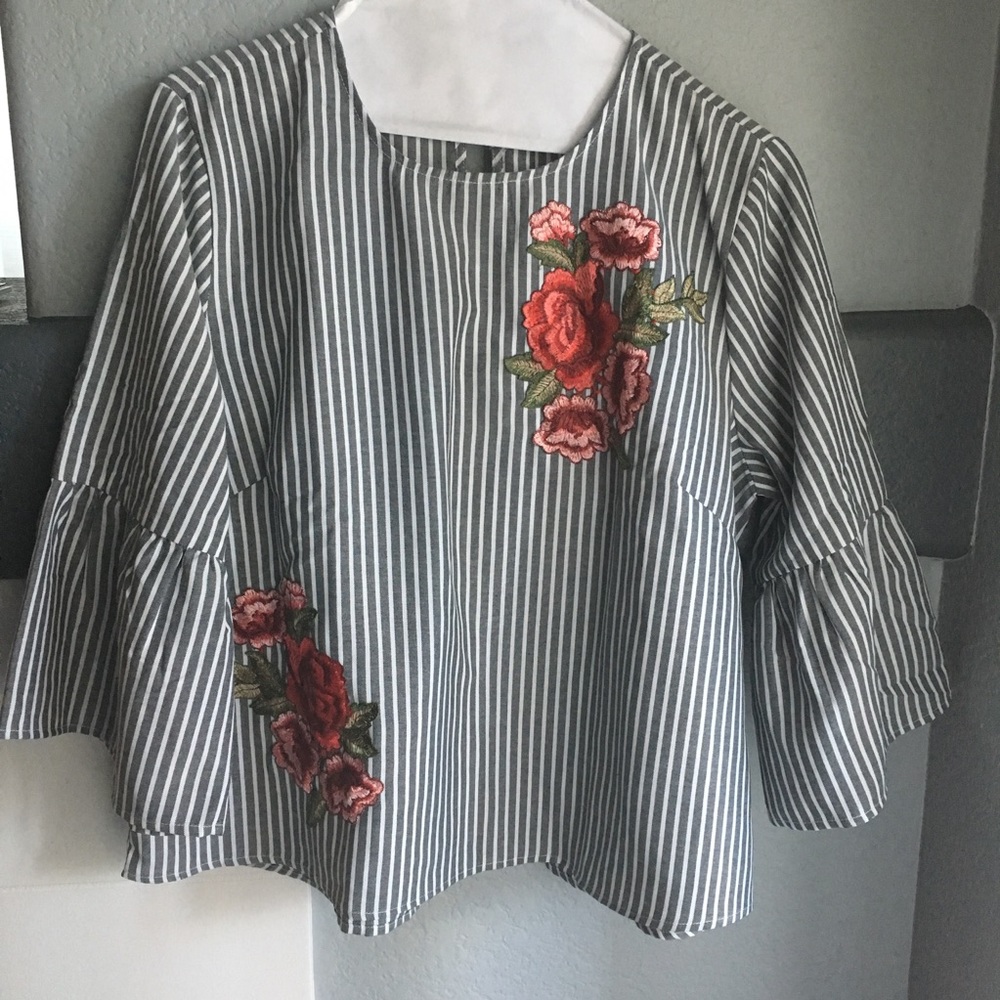 ✨NWT✨ Pretty Striped Bell Sleeve Embroidered Top - Picture 2 of 7